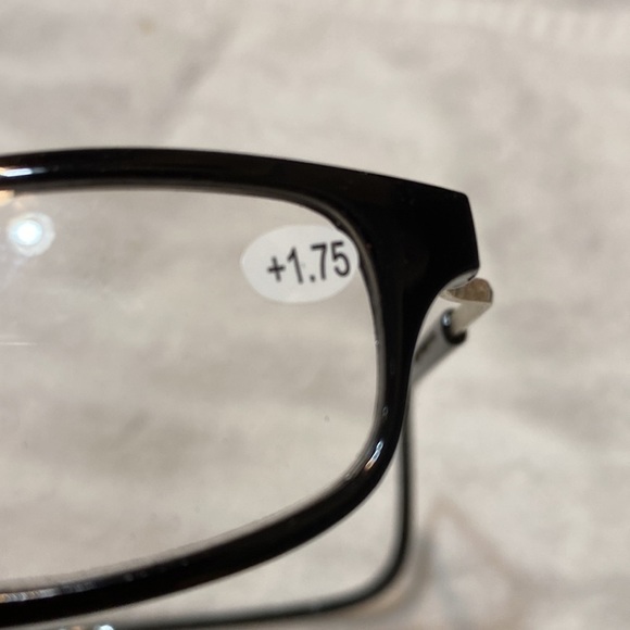 MEN/WOMEN readers click in the middle/I-hav 2/1.75 both blk,3/ 1.25 brown,2/1.00 - Picture 2 of 5